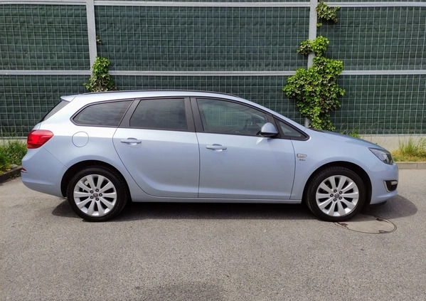 Opel Astra cena 26999 przebieg: 184000, rok produkcji 2013 z Warszawa małe 121